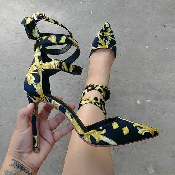 Black & Gold Pointy Heel | Style: Versace - Picture 2 of 5